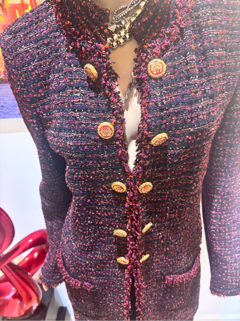 St. John Red Pink multi tweed skirt suit Bouclé Blazer Gold Buttons 12 L shimmer - Picture 2 of 9